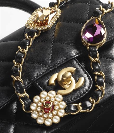 Mini flap bag with top handle, Lambskin, bijoux chain & gold